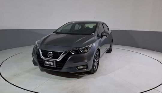Nissan • Versa