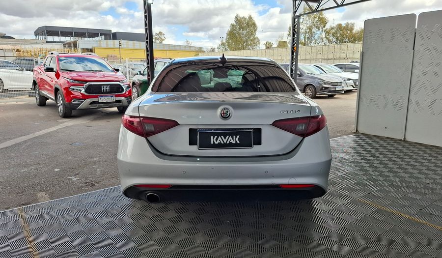Alfa Romeo Giulia 2.0 TURBO 200HP DISTINCTIVE AUTO Q4 Sedan 2020