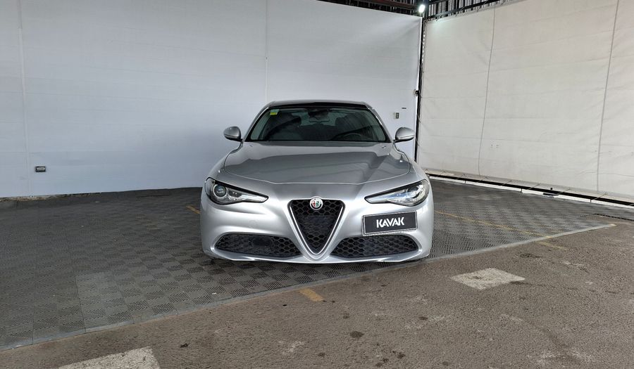 Alfa Romeo Giulia 2.0 TURBO 200HP DISTINCTIVE AUTO Q4 Sedan 2020