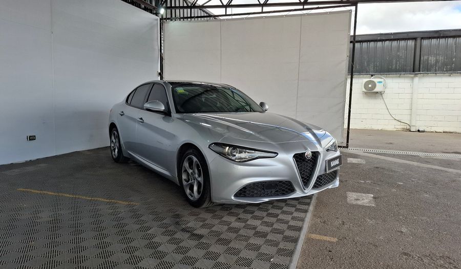 Alfa Romeo Giulia 2.0 TURBO 200HP DISTINCTIVE AUTO Q4 Sedan 2020