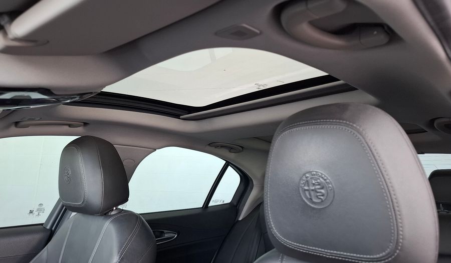 Alfa Romeo Giulia 2.0 TURBO 200HP DISTINCTIVE AUTO Q4 Sedan 2020