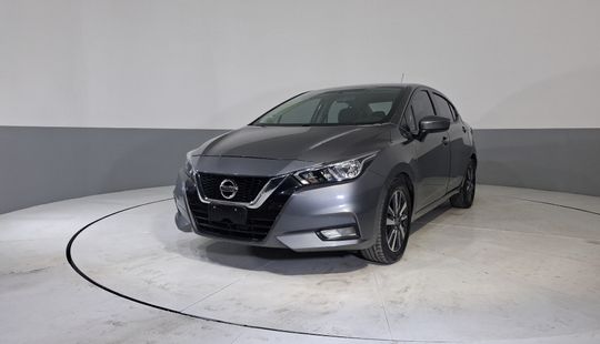 Nissan • Versa