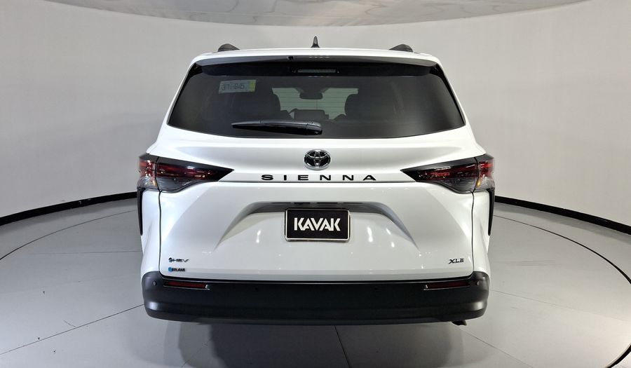 Toyota Sienna 2.5 HEV XLE AUTO Minivan 2026