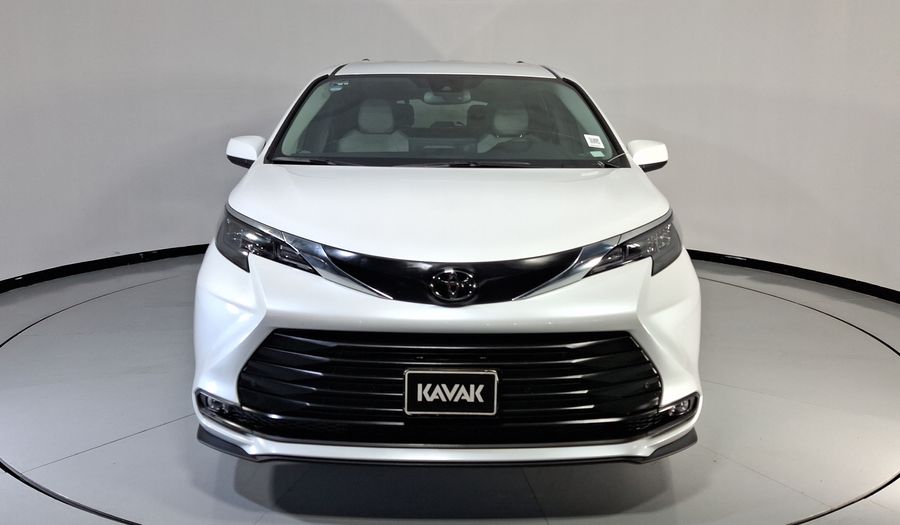Toyota Sienna 2.5 HEV XLE AUTO Minivan 2026