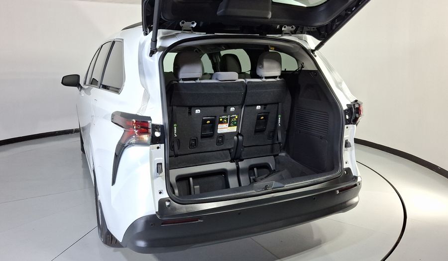 Toyota Sienna 2.5 HEV XLE AUTO Minivan 2026