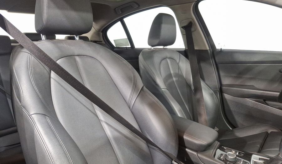 Bmw Serie 1 2.0 120IA SPORT LINE AUTO Sedan 2019