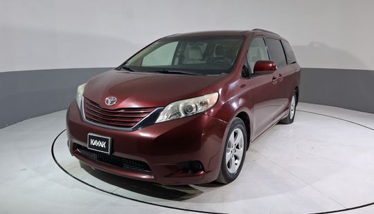 Toyota • Sienna
