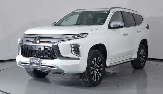 Mitsubishi • Montero