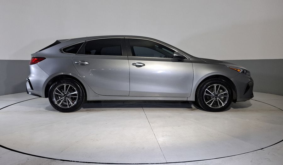 Kia Forte 2.0 EX IVT Hatchback 2022