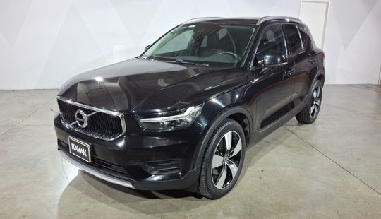 Volvo • XC40