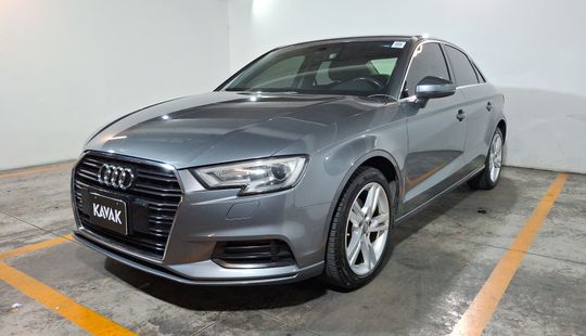 2018 • 92,853 km • Automático