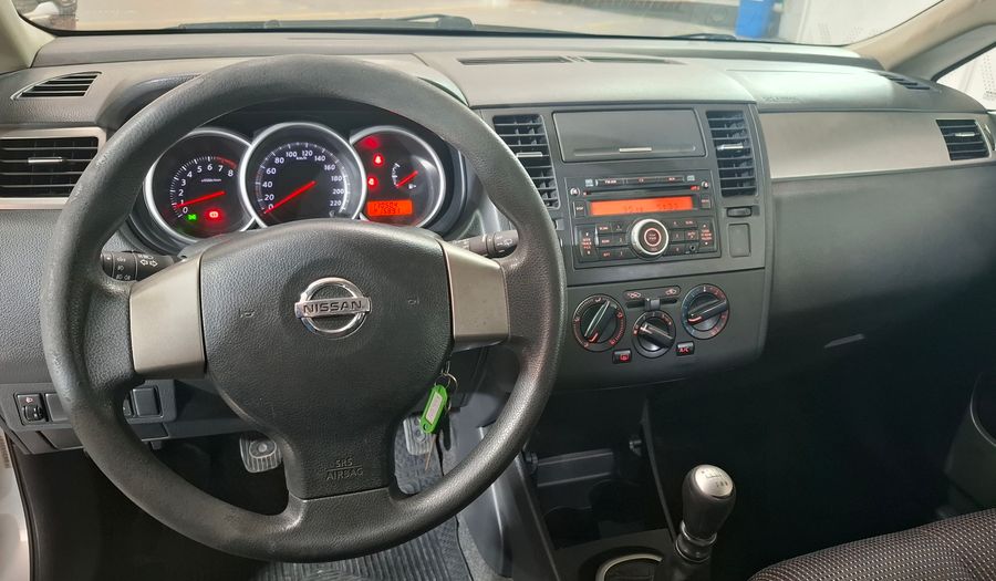 Nissan Tiida 1.8 ACENTA Hatchback 2011