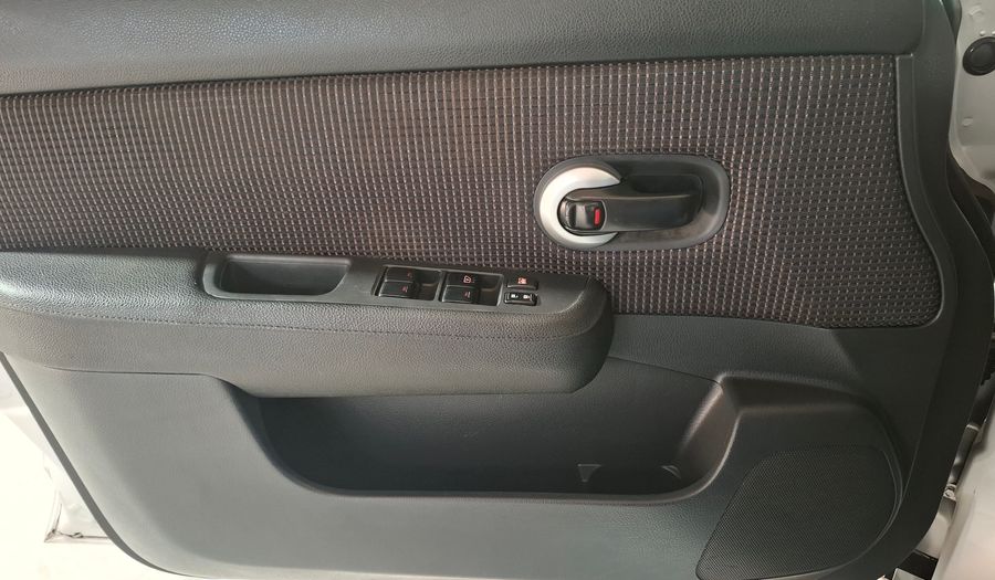 Nissan Tiida 1.8 ACENTA Hatchback 2011