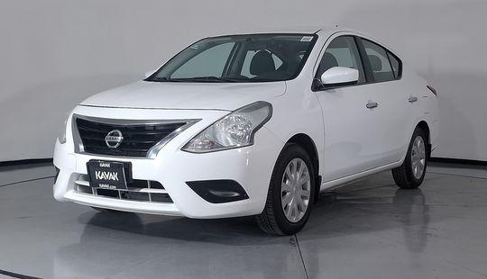 Nissan • Versa