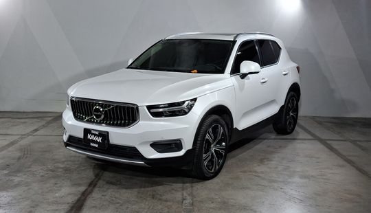 Volvo • XC40