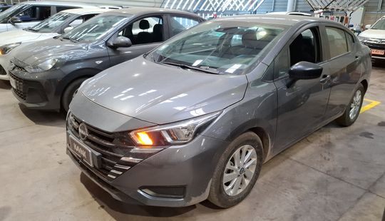 Nissan • Versa