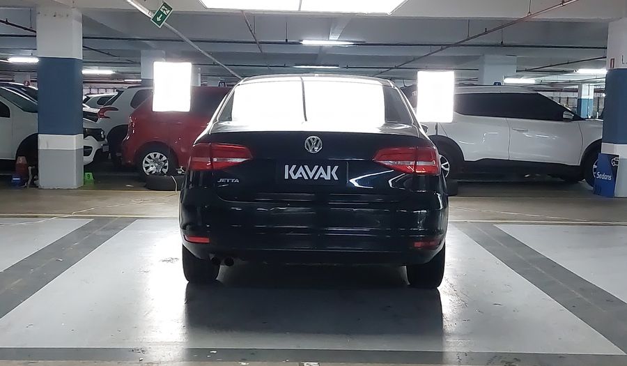 Volkswagen Jetta 2.0 TOTAL FLEX COMFORTLINE TIPTRONIC Sedan 2015