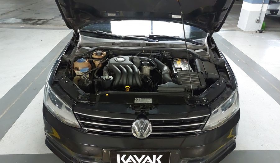 Volkswagen Jetta 2.0 TOTAL FLEX COMFORTLINE TIPTRONIC Sedan 2015
