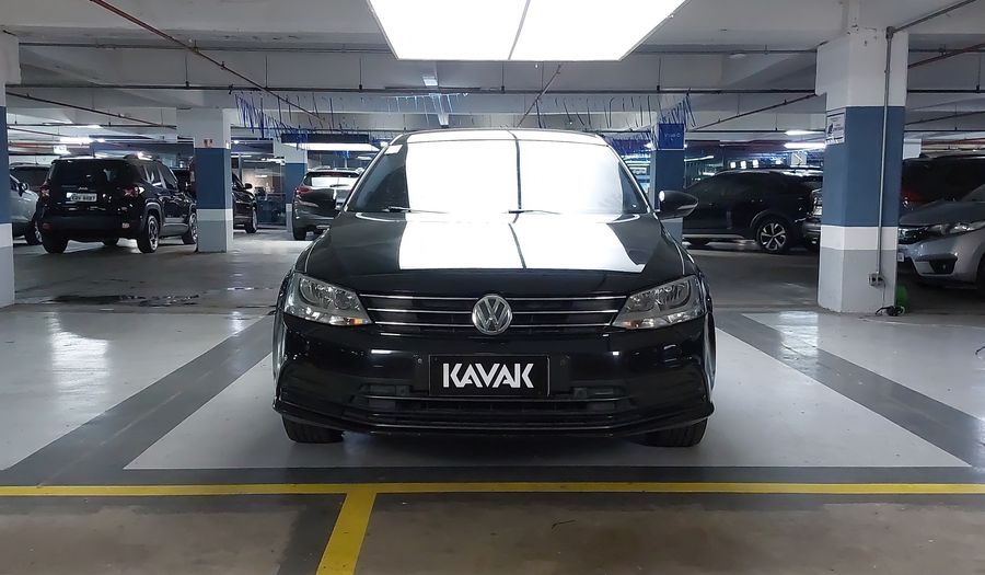 Volkswagen Jetta 2.0 TOTAL FLEX COMFORTLINE TIPTRONIC Sedan 2015