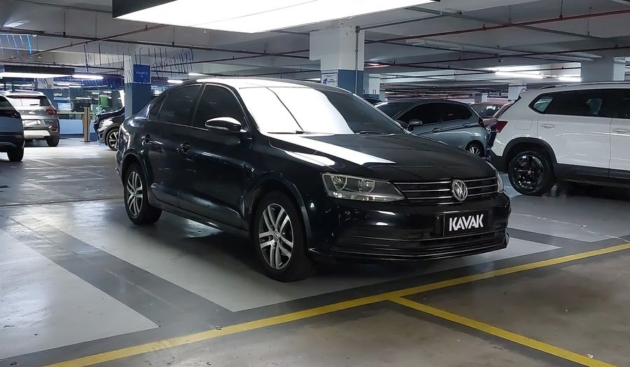 Volkswagen Jetta 2.0 TOTAL FLEX COMFORTLINE TIPTRONIC Sedan 2015
