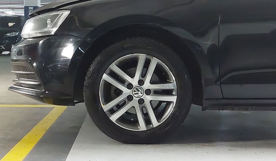 Volkswagen Jetta 2.0 TOTAL FLEX COMFORTLINE TIPTRONIC Sedan 2015