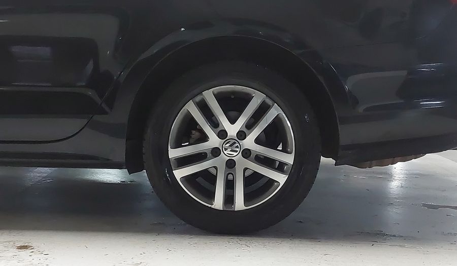 Volkswagen Jetta 2.0 TOTAL FLEX COMFORTLINE TIPTRONIC Sedan 2015