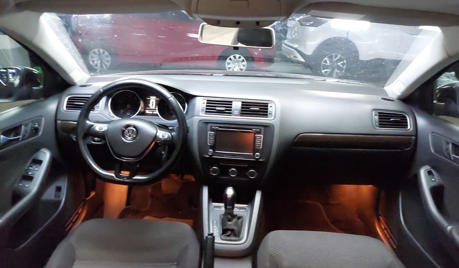 Volkswagen Jetta 2.0 TOTAL FLEX COMFORTLINE TIPTRONIC Sedan 2015