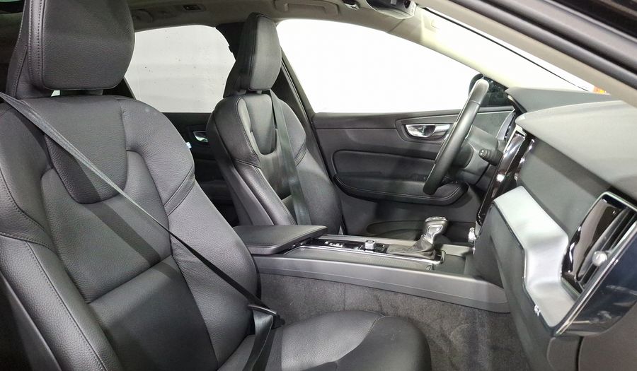 Volvo Xc60 2.0 T5 MOMENTUM AUTO AWD Suv 2021