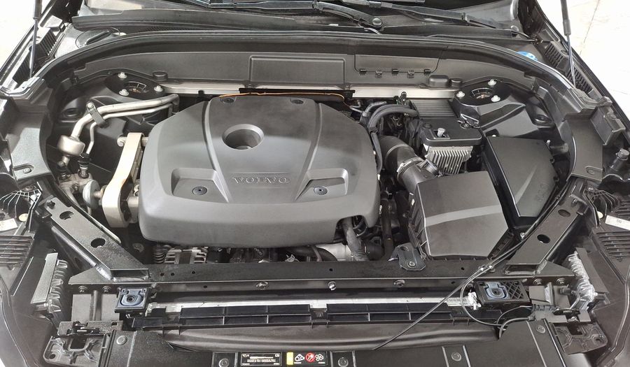 Volvo Xc60 2.0 T5 MOMENTUM AUTO AWD Suv 2021
