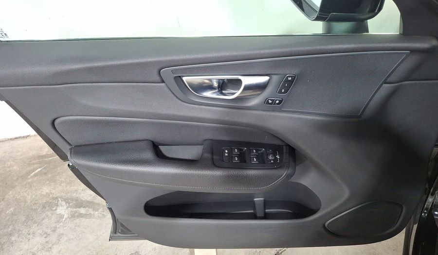 Volvo Xc60 2.0 T5 MOMENTUM AUTO AWD Suv 2021