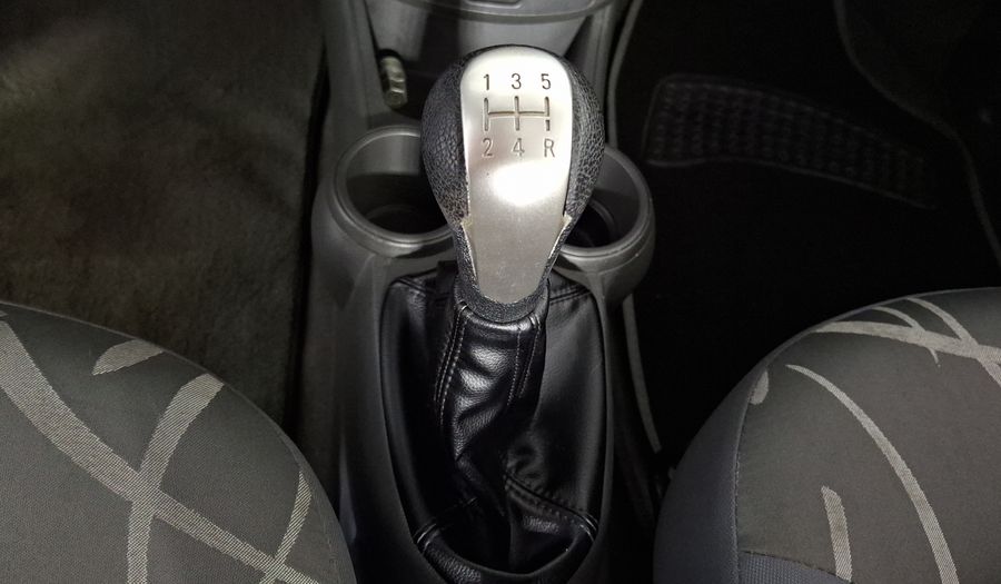Chevrolet Spark 1.2 LT B MT Hatchback 2013