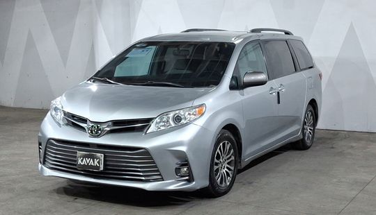 Toyota • Sienna
