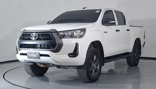 Toyota • Hilux