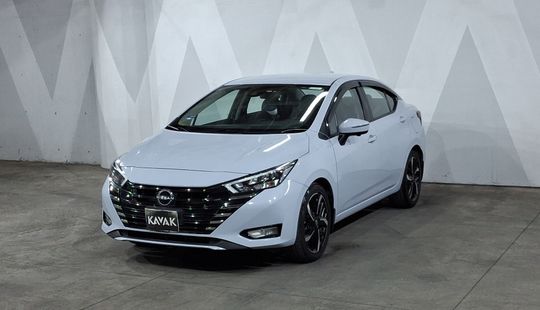 Nissan • Versa