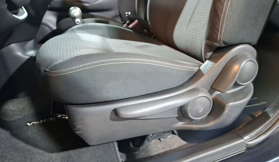 Nissan Versa 1.6 ADVANCE TA AC Sedan 2016