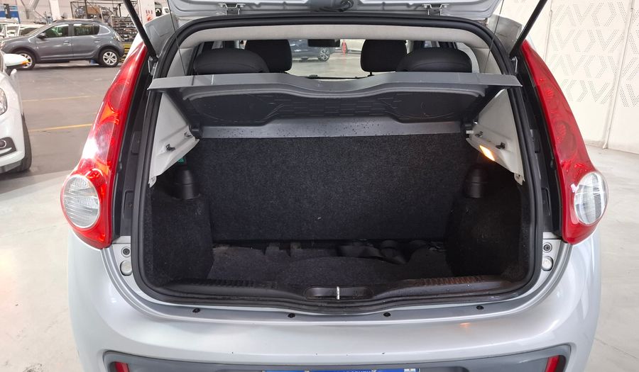 Fiat Palio 1.4 ATTRACTIVE Hatchback 2017