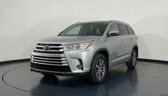 Toyota • Highlander