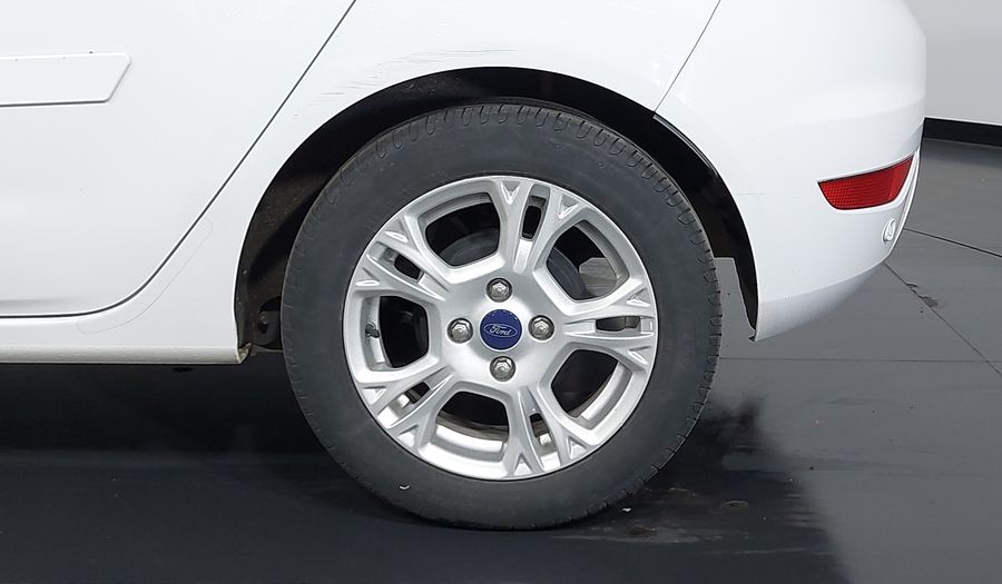 Ford Fiesta 1.6 SEL AT Hatchback 2017