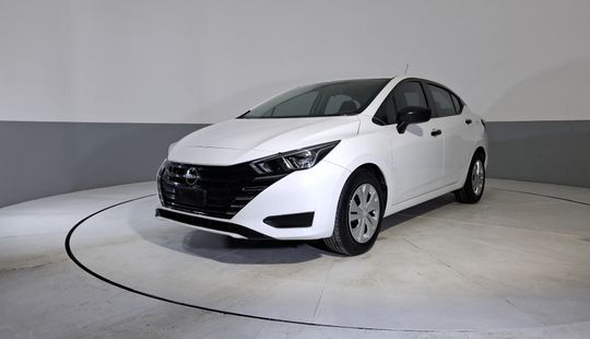 Nissan • Versa