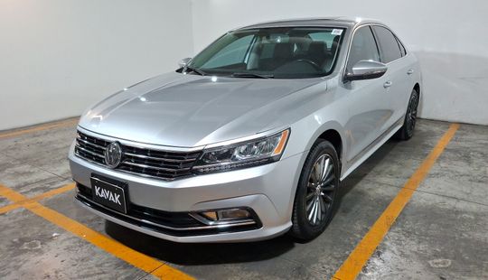 Volkswagen • Passat