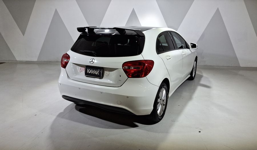 Mercedes Benz Clase A 1.6 180 CGI 7G-DCT Hatchback 2014