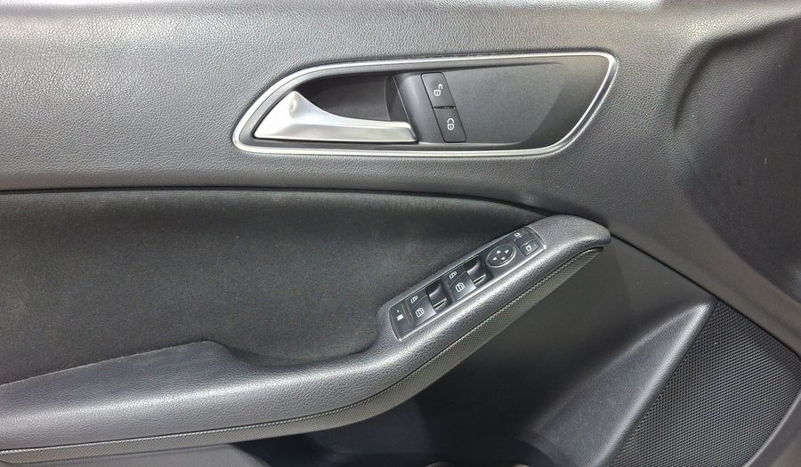 Mercedes Benz Clase A 1.6 180 CGI 7G-DCT Hatchback 2014