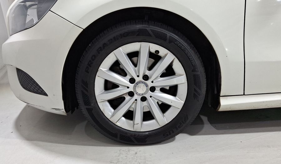 Mercedes Benz Clase A 1.6 180 CGI 7G-DCT Hatchback 2014