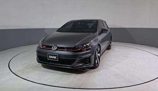 Volkswagen • Golf
