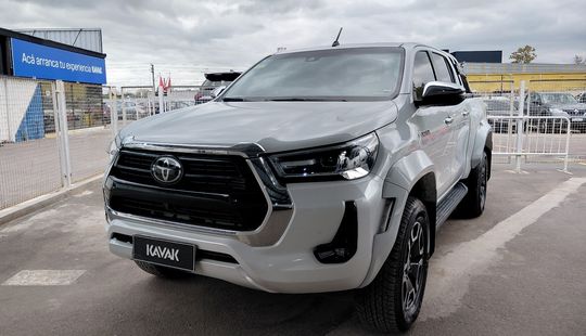 Toyota • Hilux