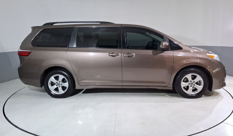 Toyota Sienna 3.5 LE AT Minivan 2018