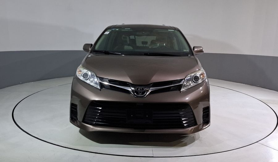 Toyota Sienna 3.5 LE AT Minivan 2018