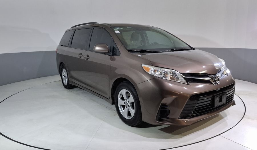 Toyota Sienna 3.5 LE AT Minivan 2018