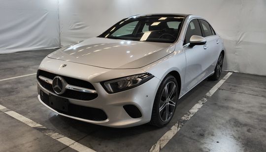 Mercedes Benz • Clase A