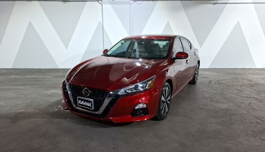 Nissan • Altima